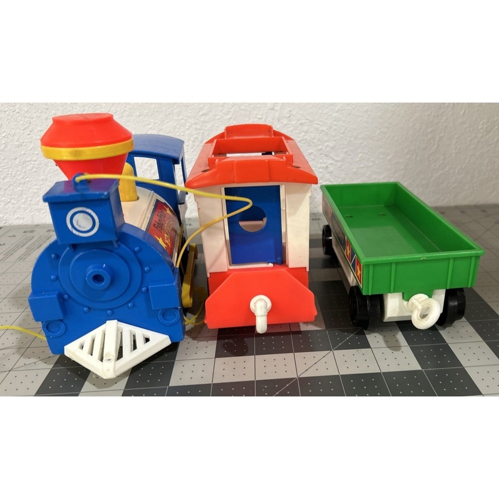 1986 Fisher Price Express Train 3 Piece 2581 Engine Freight Car Caboose VCG '86